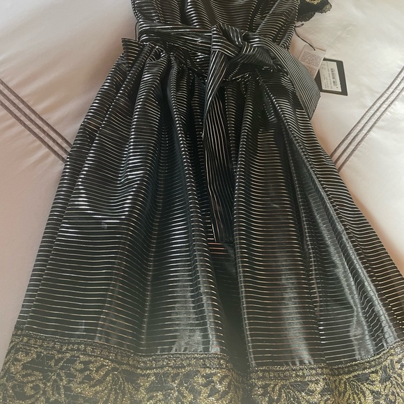 Monroe Lace / Gold Thread - Picture 15 of 16